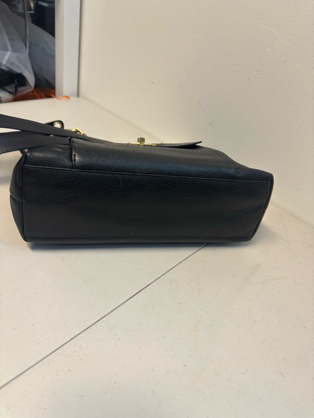 CHANEL Black Leather Shoulder Bag with Gold Hardware - Picture 10 of 17